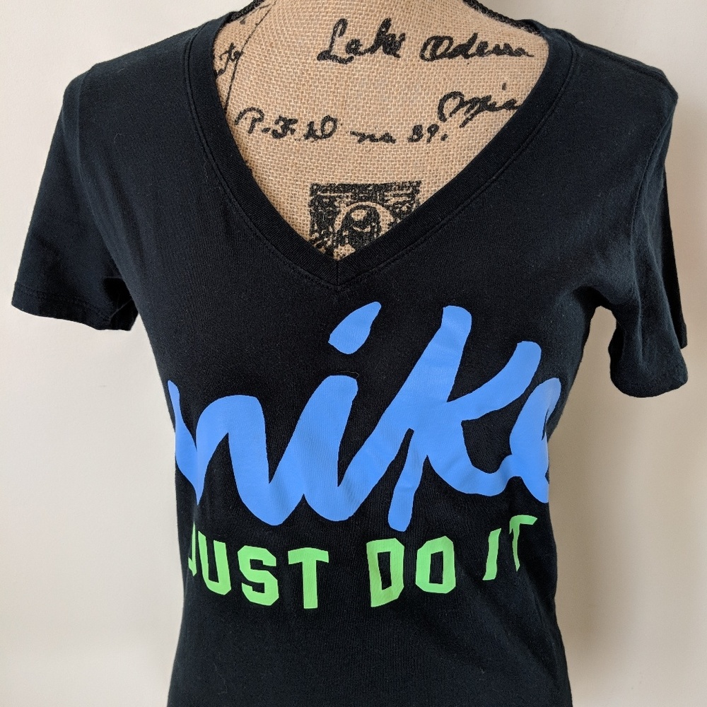 Nike tee shirt black slim fit v neck size medium